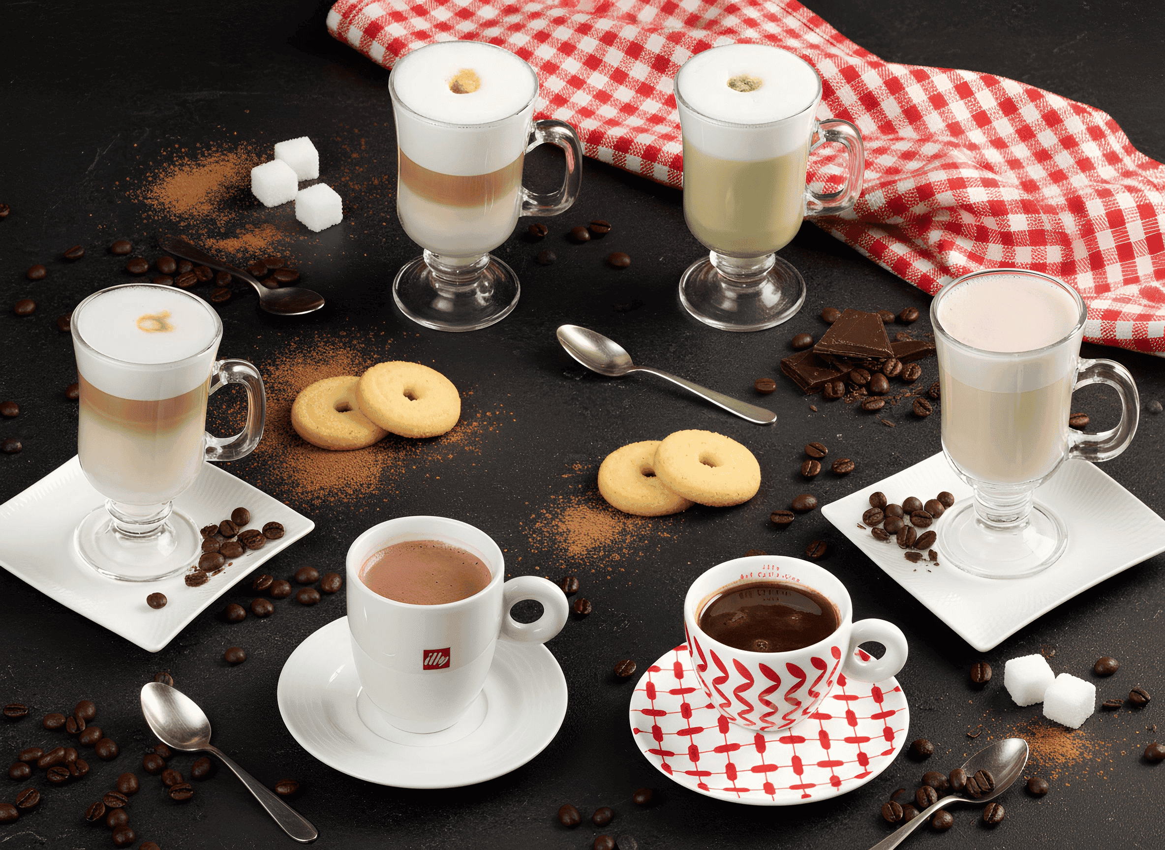 Ассорти кофе в чашках